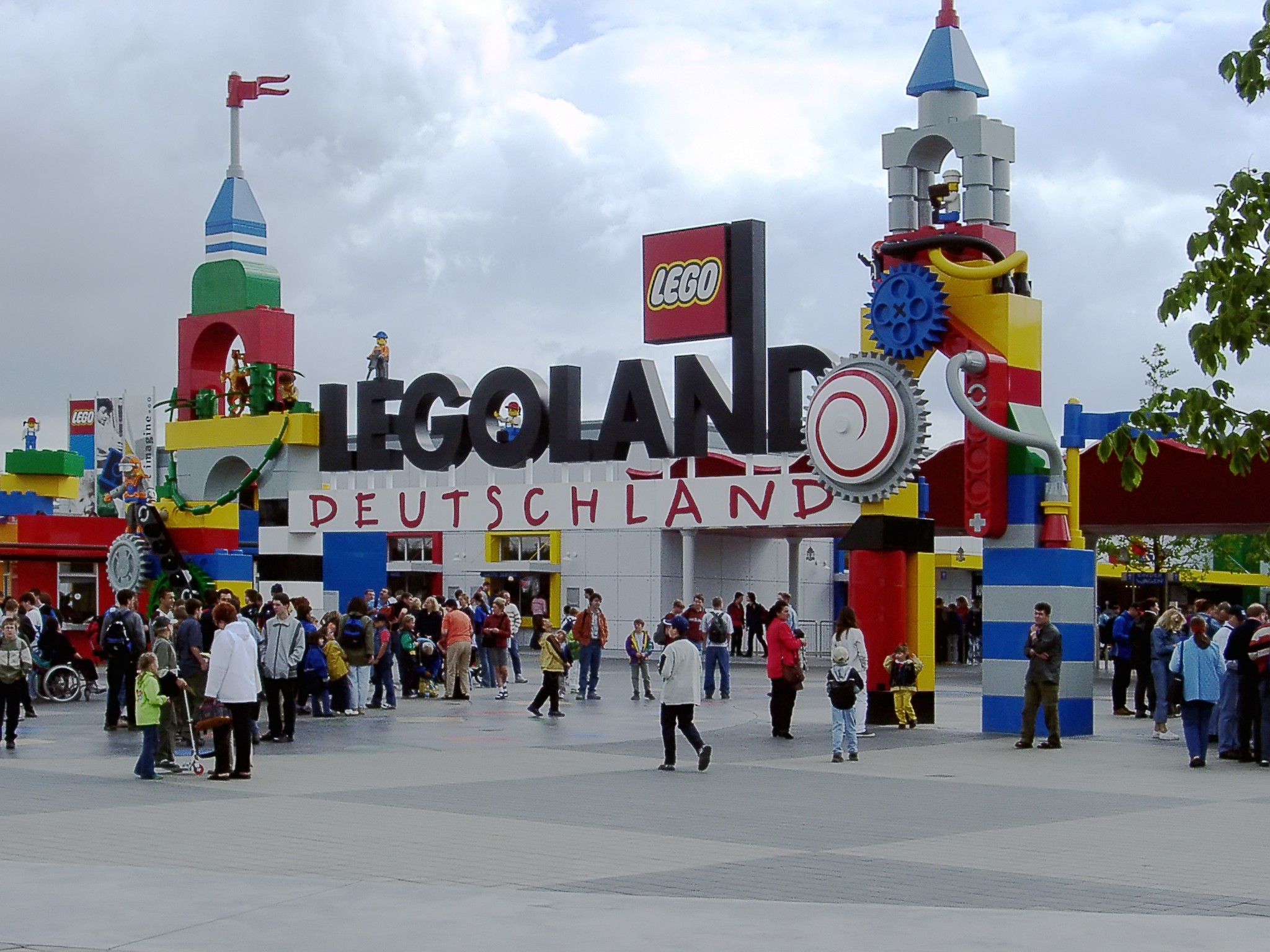 June 7, 1968: Legoland Park Opens : Day in Tech History